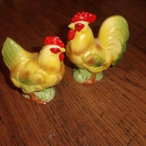 Colorful rooster chicken salt pepper shakers set